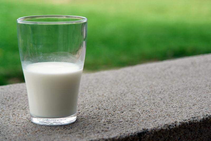стакан с молоком